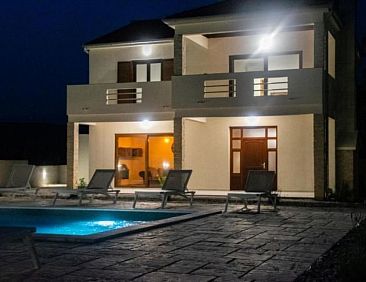 Vakantiehuis Zen Garden Villa with heated pool