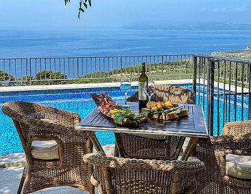 Vakantiehuis Charmantes Steinhaus mit Pool und Meerblick