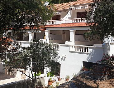 Appartement Wohnung in Sveta Nedilja mit privatem Parkplatz