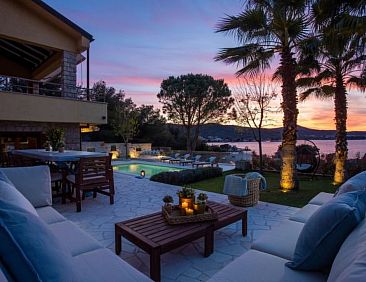Vakantiehuis Villa Barotul with pool