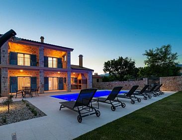 Vakantiehuis Stone Villa Banovi with heated pool