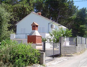 Vakantiehuis Haus in Ugljan mit Terrasse, Garten und Barbecu