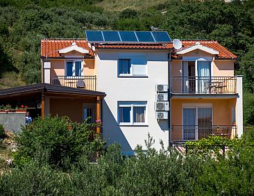 Appartement Wohnung im zweiten Stock mit Balkonen