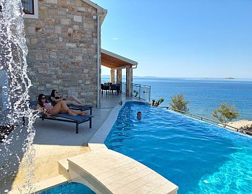 Vakantiehuis Ferienvilla "Dalmatiner" mit Infinity Pool