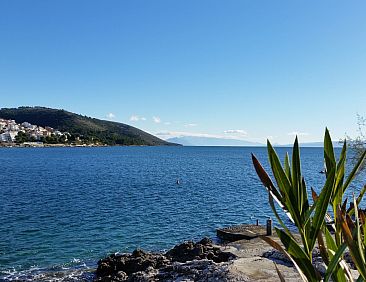 Appartement "Mladen" mit Blick auf das Wasser