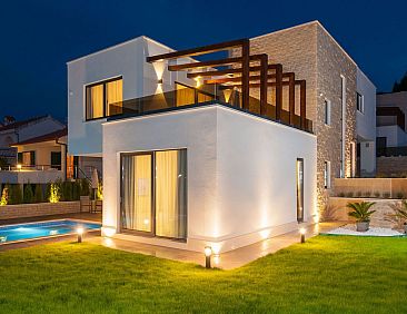 Vakantiehuis Luxuriöse Villa Calla mit Pool in Strandnähe