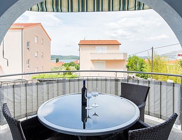 Appartement Wohnung in Okrug Gornji mit Garten und Grill