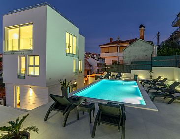 Vakantiehuis Luxuriöse Ferienvilla mit privatem Pool