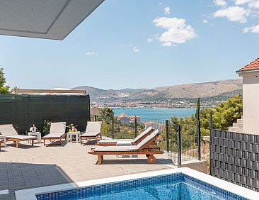 Vakantiehuis Luxuriöse Villa Fantasy mit Meerblick und Pool
