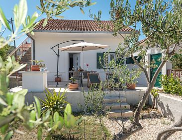 Vakantiehuis Modernes Ferienhaus mit Terrasse und Meerblick