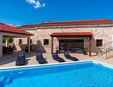Vakantiehuis Villa Miandri with heated pool
