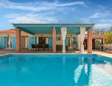 Vakantiehuis Villa Jurenda with heated pool