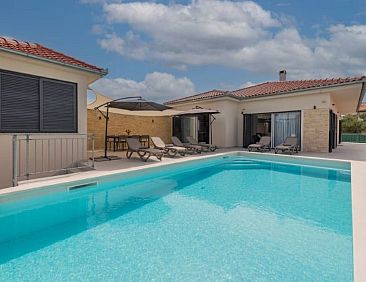 Vakantiehuis Villa Paloma with heated pool