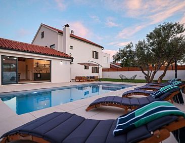 Vakantiehuis Villa Marta with heated pool and traditional ta