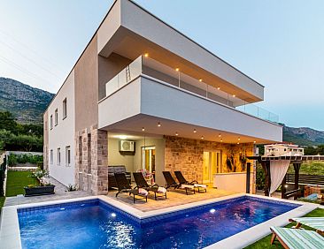 Vakantiehuis Villa Olea- Pool, Grill, Nähe Flughafen Split
