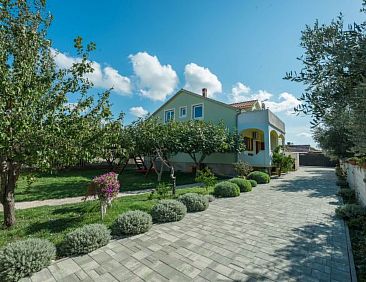 Vakantiehuis Holiday house Antonia with pool