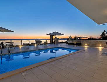Vakantiehuis Villa Infinite mit Schwimmbad und Meerblick