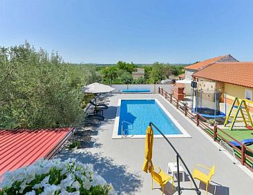 Vakantiehuis Holiday Home Vesna with pool