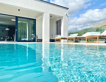 Vakantiehuis Villa mit beheiztem Infinity-Pool und Massaged?