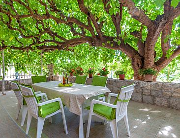 Vakantiehuis Maric mit Terrasse und Balkon