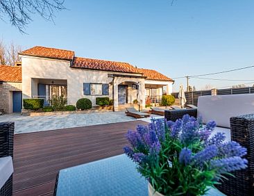 Vakantiehuis Villa Niko with heated pool