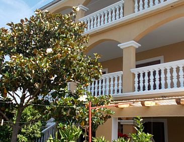 Appartement "Zeljka" mit Terrasse