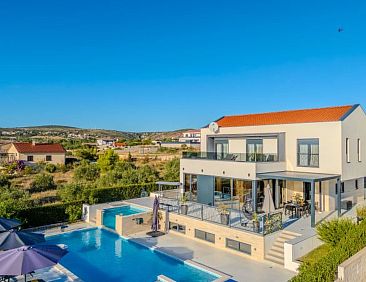 Vakantiehuis Beautiful villa Lara in Vrana with pool