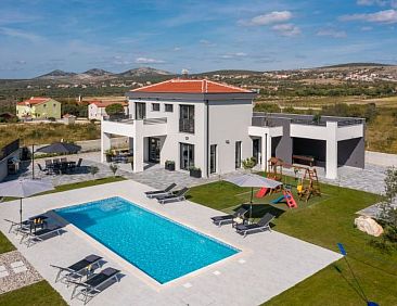 Vakantiehuis Villa Lacus in Vrana with pool