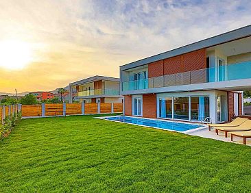 Vakantiehuis Luxuriöse Villa Sophia mit Pool