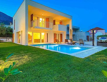 Vakantiehuis Elegante Villa Grace mit Pool