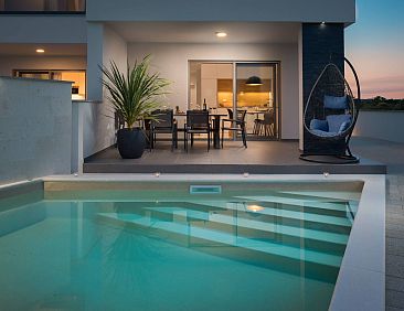 Vakantiehuis Schöne Villa Sibinium mit Pool in der Nähe de
