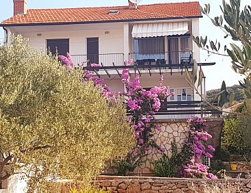 Appartement Tihana mit mediterranem Garten
