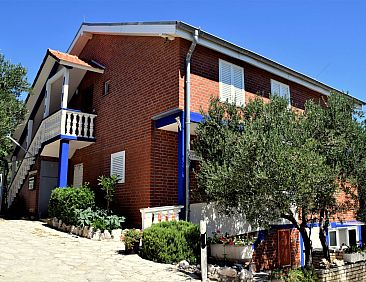 Appartement für sechs Personen mit Terrasse im Erdgeschoss 