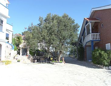 Appartement für vier Personen mit Terrasse im Erdgeschoss