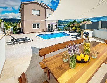 Vakantiehuis Sea Front Villa Lucija