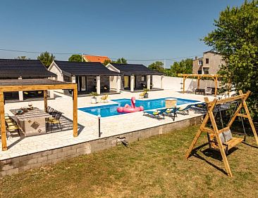 Vakantiehuis Unique Villa V with pool