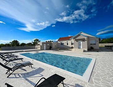 Vakantiehuis Holiday Home Marija with pool