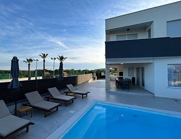 Vakantiehuis Villa Amfora with heated pool, wellness and ten