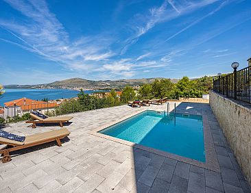 Appartement Meerblick-Apartment mit Pool Ciovo Breeze