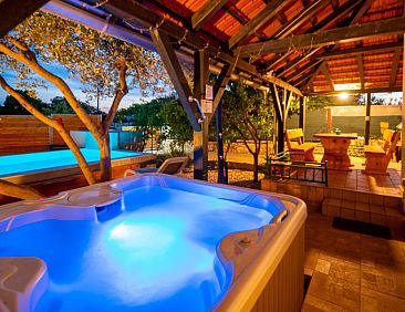 Vakantiehuis mit Whirlpool