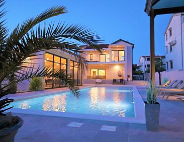 Vakantiehuis Villa Magale with a pool