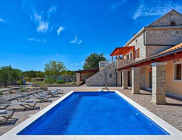 Vakantiehuis Villa Jacassa with heated pool and jacuzzi
