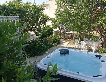 Vakantiehuis Gartenvilla am Meer Kožino