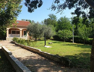 Vakantiehuis Am Fluss gelegenes Haus mit Galerieschlafplätz