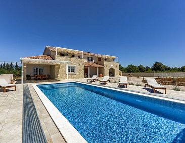 Vakantiehuis Villa Andamalu with heated pool