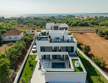 Vakantiehuis Villa Elena with two pools and spa