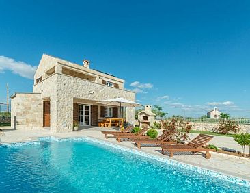 Vakantiehuis Steinvilla mit Pool, Meerblick, Nähe Sandstran