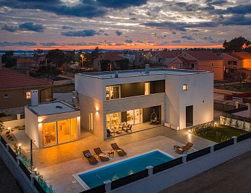 Vakantiehuis Villa in Strandnähe, Pool, Kinderspielplatz