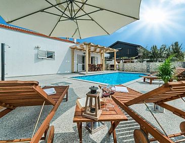 Vakantiehuis Strandhaus mit Pool in Meeresnähe