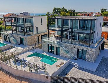 Vakantiehuis Seafront Villa Serena with pool and seaview